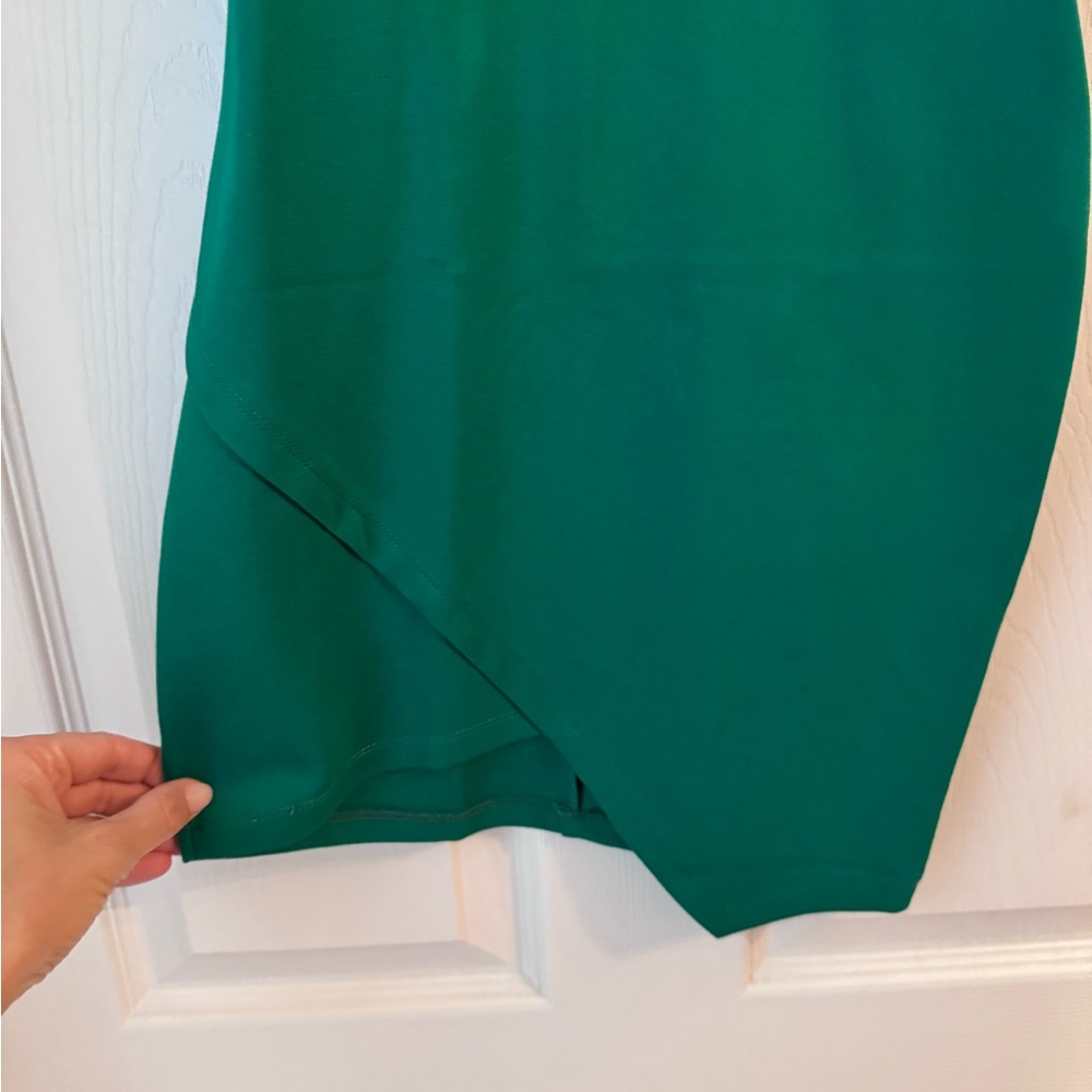 Tegan Wrap Mini Dress in Kelly Green
SUPERDOWN - Picture 9 of 10